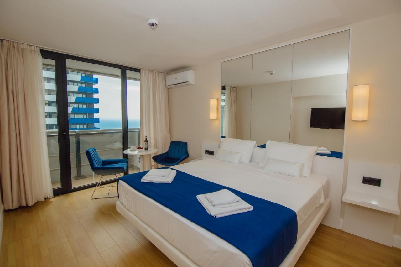 V. Orbi City Apartment Batumi Exterior photo