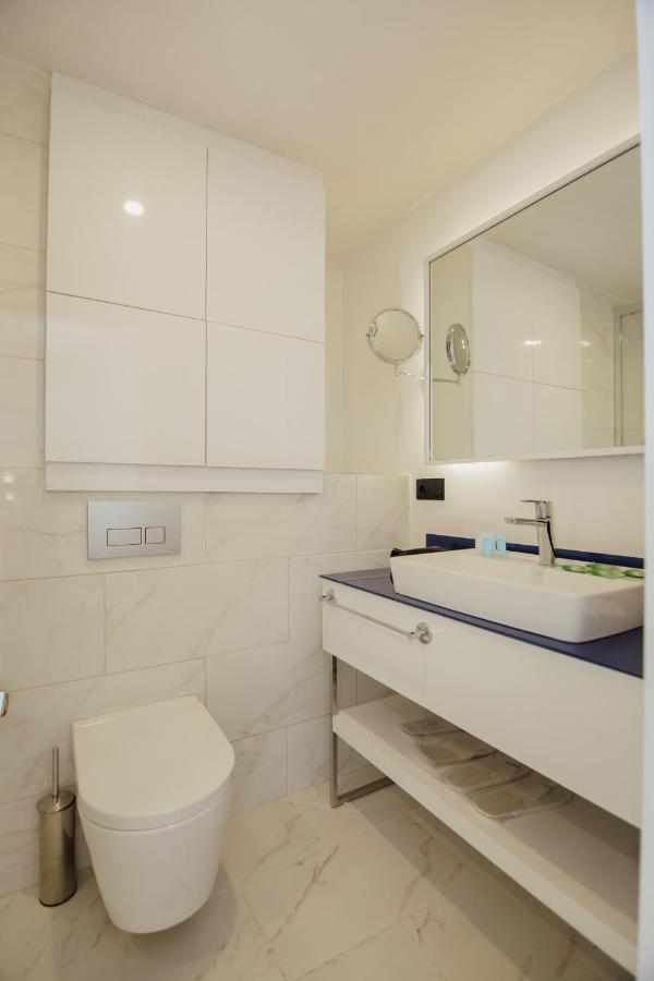 V. Orbi City Apartment Batumi Exterior photo